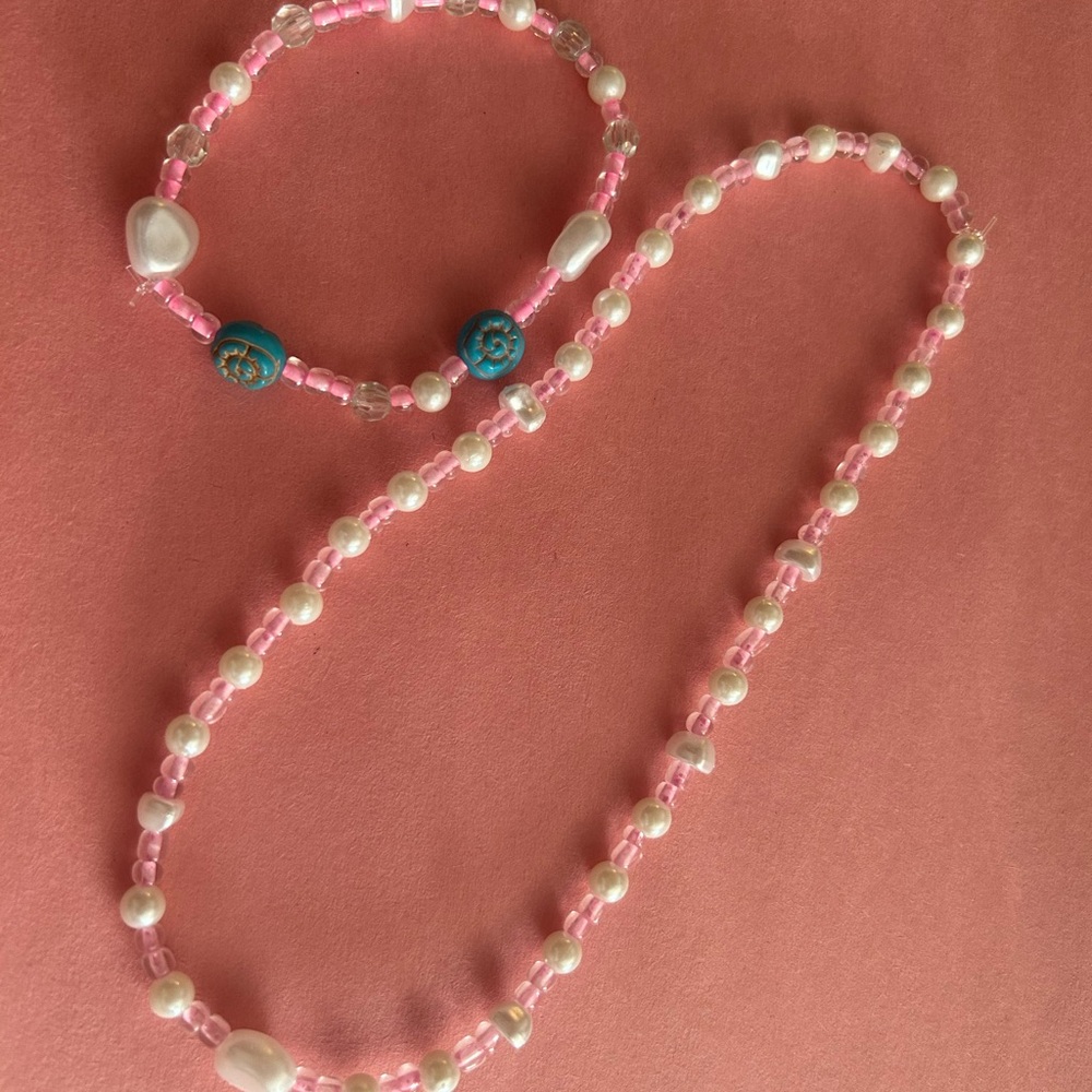 Pink and White Beaded Necklace and Bracelet Set